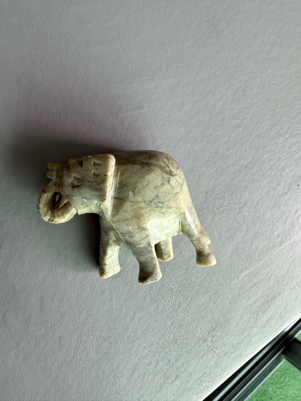 Stone elephant - Picture 6 of 7